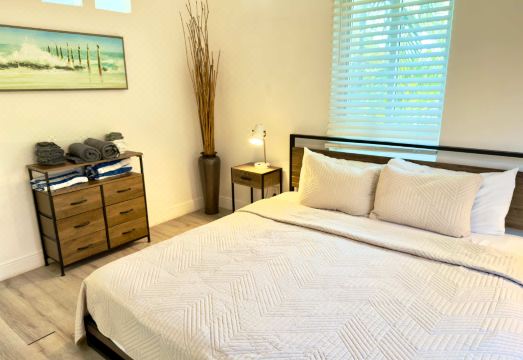 Spacious Dining Area and Beach Proximity