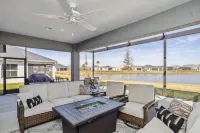 Spacious Living and Lanai Overlooking Tranquil Pond - Serene Oasis