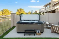 Lakeside Access and Heated Spa - Spacious Tranquil Retreat