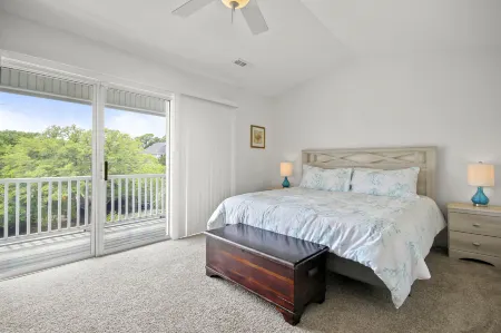 Ocean View and Private Pool - Exquisite Coastal Retreat