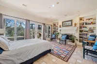 Massive Lakefront Mansion, 9Br/6BA 16 Beds, Private Pool & Dock, 9200Sqft+
