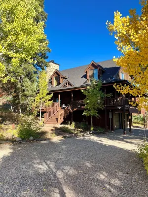 Cozy Mountain escape near Park City w/ game room, hot tub for the whole family