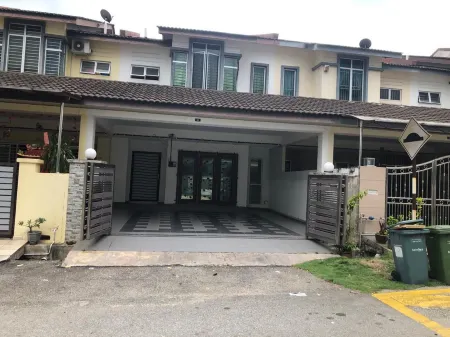 Anggerik Heights Homestay Отели рядом с достопримечательностью «HillTop Bentong Campsite»