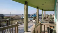 Charming 3-bedroom house W/ Great Deck and Ocean views in fabulous Crystal Beach
