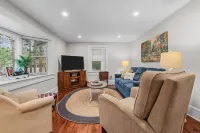 Slice of Southern Heaven! Charming 3-bedroom 2.5 bath Cottage - Downtown SoPines
