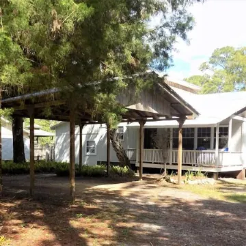 Bay Cottage Retreat on the Canal