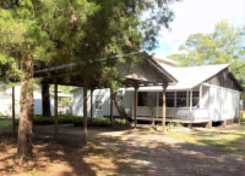 Bay Cottage Retreat on the Canal