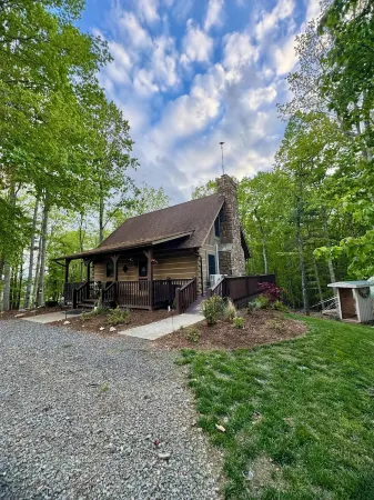 A Hopeful Mountain - 10 mins from Galax & the Blue Ridge Parkway!