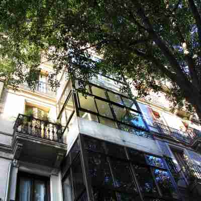 Aspasios Urquinaona Apartments Hotel Exterior