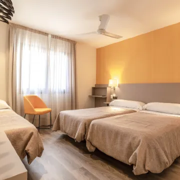 Hotel Zeus Отели рядом с достопримечательностью «Сады Пикассо»