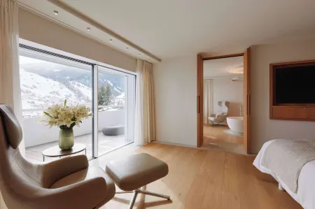 7132 Hotel Vals