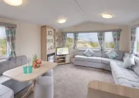 Caravan - Sleeps4-Pet Friendly-Parking Available - Pet friendly