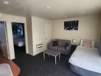 Northcote Motor Lodge Hotels near Groynes