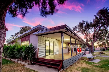 Nrma Yarrawonga Mulwala Holiday Park Отели в г. Малуола