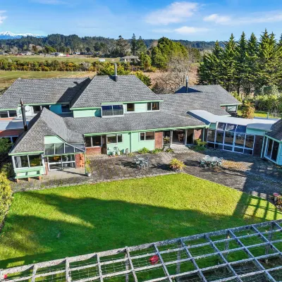 伍德蘭格蘭住宿加早餐旅館 鄰近Hokitika Museum的酒店