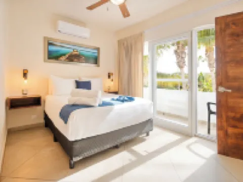 Hotel & Suites El Moro Hotels in La Paz