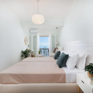 Marina Beachfront Apartment by Konnect, Ipsos