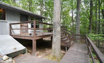 Haven Home - Deck, Grill, Hiking, Pool Access, Games, Community Playground and Tennis Courts
