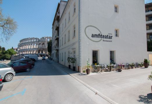 호텔 암피테아타르