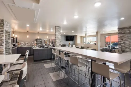 SureStay Plus Hotel by Best Western Coralville Iowa City Отели в г. Johnson County