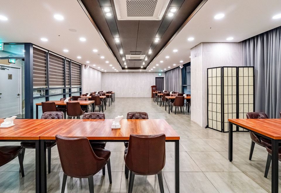 2. 골든튤립호텔 남..