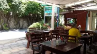 Rattana Guesthouse & Bungalow - Pensions
