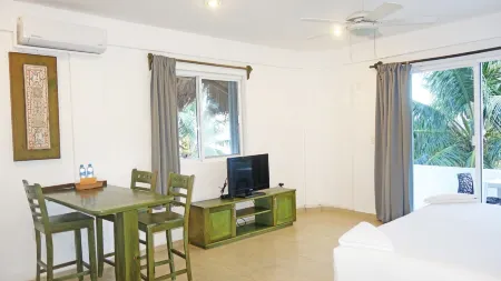 El Fuerte Beach Resort Отели в г. Махауаль