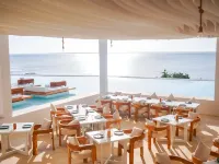 Le Saint Tropez Hotels in Potowa
