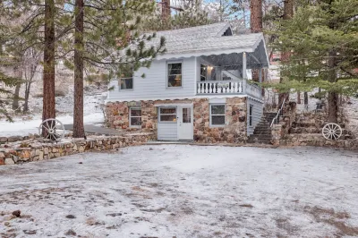 Pinglewood Cabin #2096 Hotels in Fawnskin
