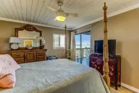 Newly Remodeled Oceanfront Condo with Salt Water Pool and Private Walkway to Beach by RedAwning Hôtels à proximité de : Amelia Island Museum of History