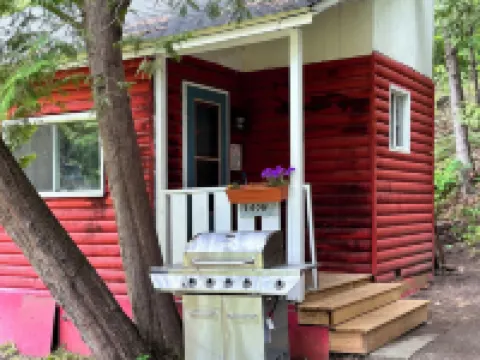 Lakefront Hideaway Resort Hotels in Kawartha Lakes