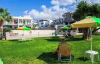 Theoni Apartments Отели в г. 