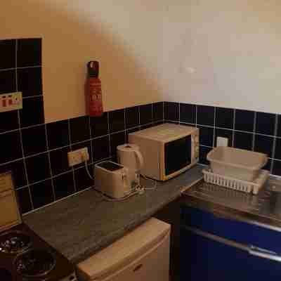 Flat - Sleeps 6 & on Street Parking Rooms