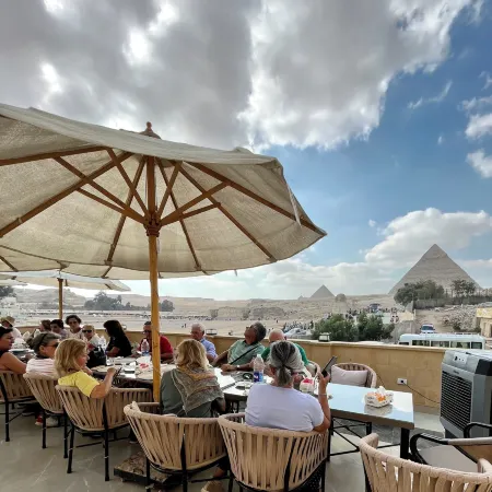 The Gate Hotel Front Pyramids & Sphinx View