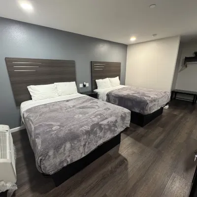 Deep Creek Hotels near SkyPark at Santa's Village