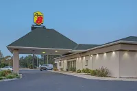 Super 8 by Wyndham Dunn Hotels in Dunn