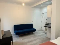 Remarkable 2-Bed Apartment in Ilford London Hotels in Woodford