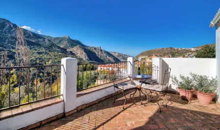 Casa Rural Arroyo de la Greda, Your Perfect Base for Activities in Sierra Nevada and Granada