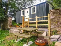 Rushop Hall Hotels in Castleton