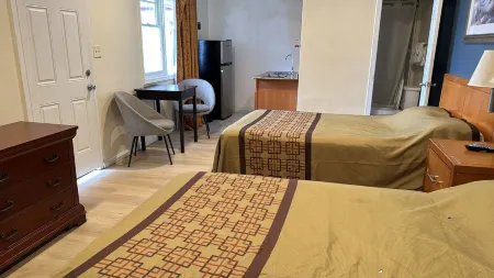 Four Oaks Отели рядом с достопримечательностью «Конуэй Риверуок»