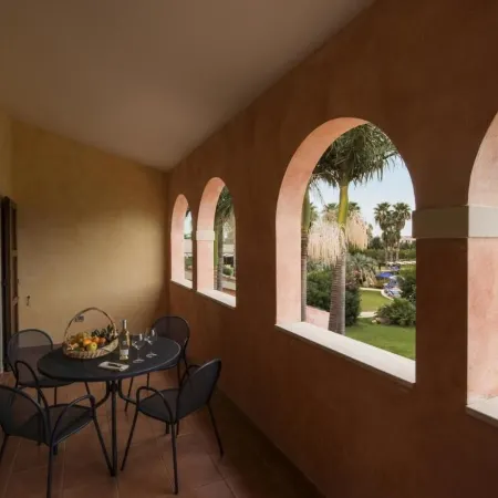 Tranquil Lantana Resort Hotel & Apartments 1 Bedroom Room Apartment Sleeps 5