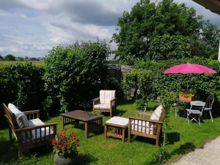 Chambres et Gîte Peyroutas "Amélie" à Vignonet St Emilion Отели в г. Ножан-Э-Постьяк