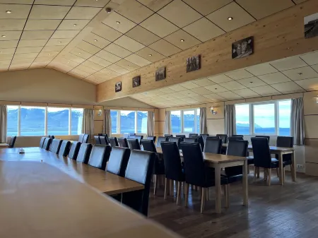 Hotel Natur Akureyri Отели в г. Svalbardsstrandarhreppur