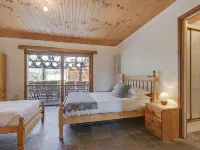 Steeles Island Retreat Hotels in Carlton