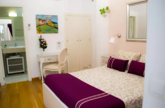 Un Patio en Santa Cruz Hotels near Real Alcázar de Sevilla