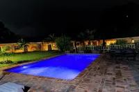 Casa Mia Lodge & Restaurant - Pools