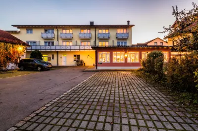 Landhotel Endhart - Pek Hotel Betriebs GmbH Hotels in der Nähe von St. Benedikt Sandau