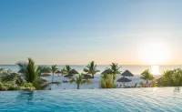 Konokono Beach Resort and Isaraya Luxury Overwater Villas - Swimmingpools