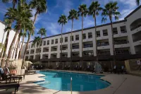 Hilton Phoenix Airport - Rooftop Pools