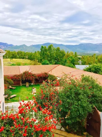 Hotel Sant'Efisio Отели рядом с достопримечательностью «Supramonte di Baunei»